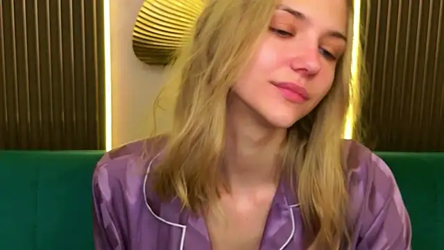 4example Chloe online show from June 7, 5:33 am