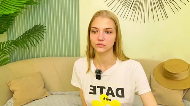 4example Chloe online show from June 10, 5:28 am