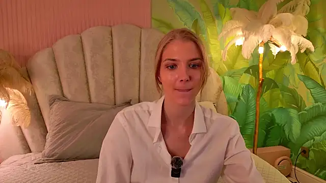 4example Chloe online show from June 15, 5:31 am