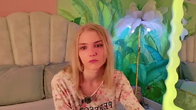 4example Chloe online show from June 16, 5:43 am