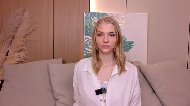 4example Chloe online show from June 18, 5:30 am