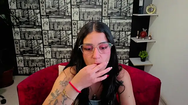 Snapshot of DanielaMonroe chatting on May 27, 9:01 pm DanielaMonroe online show from May 27, 9:01 pm