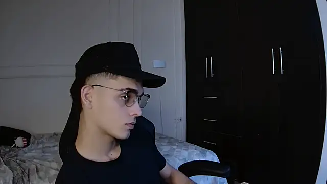 Snapshot of nathan_shimmer chatting on December 15, 1:26 pm nathan shimmer online show from December 15, 1:26 pm