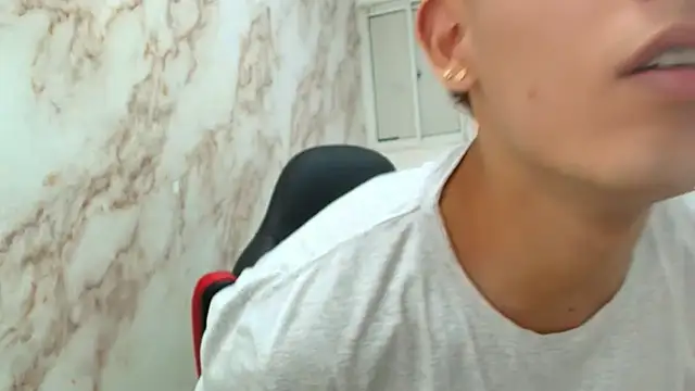 Snapshot of nathan_shimmer chatting on January 19, 12:47 am nathan shimmer online show from January 19, 12:47 am