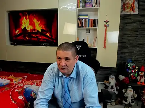 SpartacusDaddy48 online show from January 14, 8:58 pm