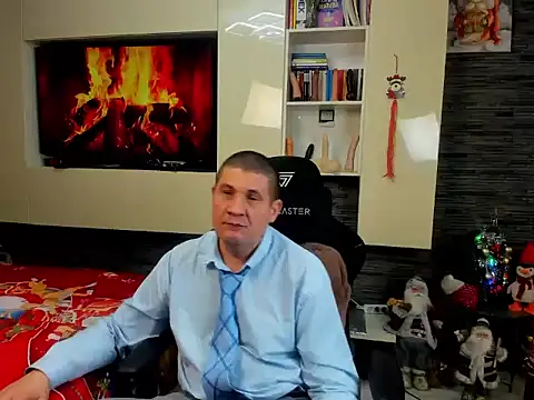 SpartacusDaddy48 online show from January 17, 10:35 pm