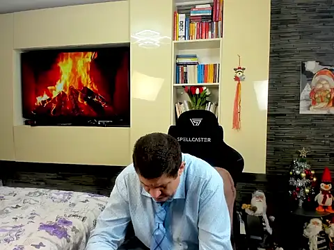 SpartacusDaddy48 online show from February 13, 4:36 pm