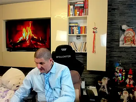 SpartacusDaddy48 online show from February 24, 5:44 pm