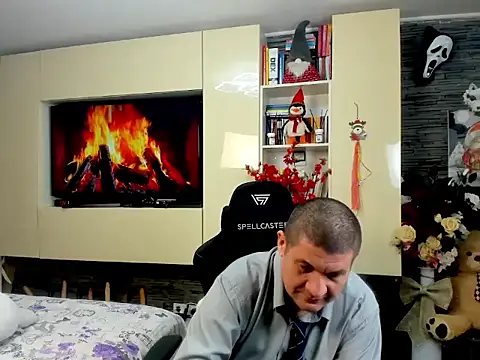 SpartacusDaddy48 online show from March 2, 5:08 am