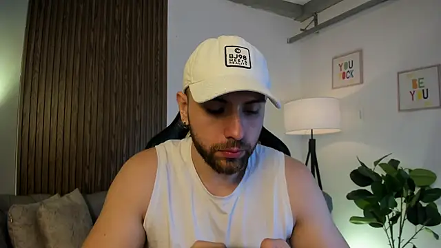 Snapshot of Maximo_Wolff chatting on August 3, 12:31 am Maximo Wolff online show from August 3, 12:31 am