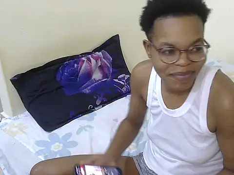 Snapshot of Miss-Hennessy chatting on October 21, 8:20 pm Miss-Hennessy online show from October 21, 8:20 pm