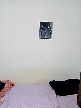 Snapshot of Miss-Hennessy chatting on April 15, 10:43 pm Miss-Hennessy online show from April 15, 10:43 pm