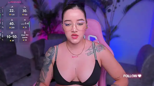 Snapshot of lunaarose chatting on September 9, 4:23 am lunaarose online show from September 9, 4:23 am