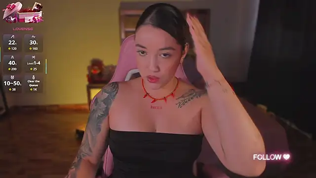 Snapshot of lunaarose chatting on October 27, 4:11 pm lunaarose online show from October 27, 4:11 pm