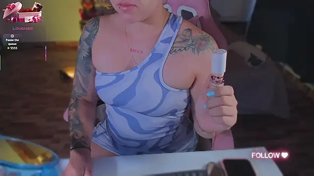 Snapshot of lunaarose chatting on November 3, 4:08 pm lunaarose online show from November 3, 4:08 pm