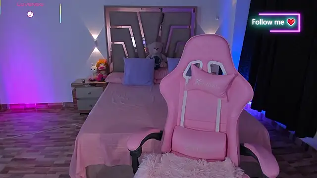 lunaarose online show from March 10, 4:06 am