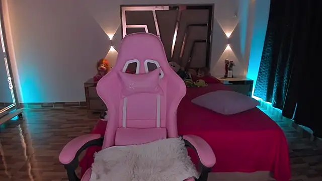 lunaarose online show from June 5, 2:51 am