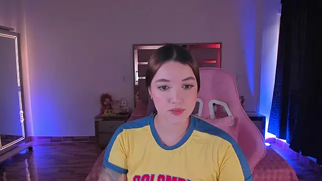 lunaarose online show from June 17, 8:10 pm