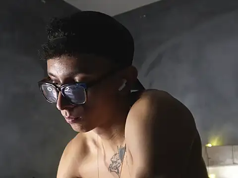 Snapshot of Vbenz28 chatting on February 7, 1:15 pm Vbenz28 online show from February 7, 1:15 pm