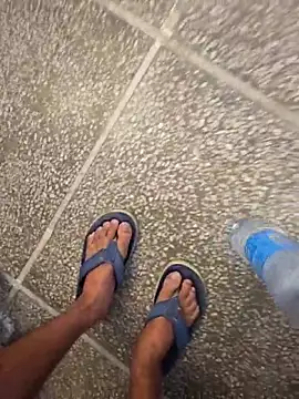 Snapshot of desir3dlund chatting on November 30, 3:32 am desir3dlund online show from November 30, 3:32 am