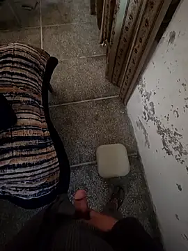 Snapshot of desir3dlund chatting on January 18, 2:37 am desir3dlund online show from January 18, 2:37 am