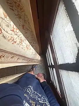 Snapshot of desir3dlund chatting on February 23, 4:32 am desir3dlund online show from February 23, 4:32 am