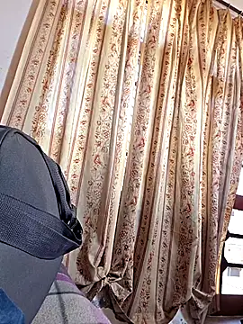 Snapshot of desir3dlund chatting on March 8, 10:19 am desir3dlund online show from March 8, 10:19 am