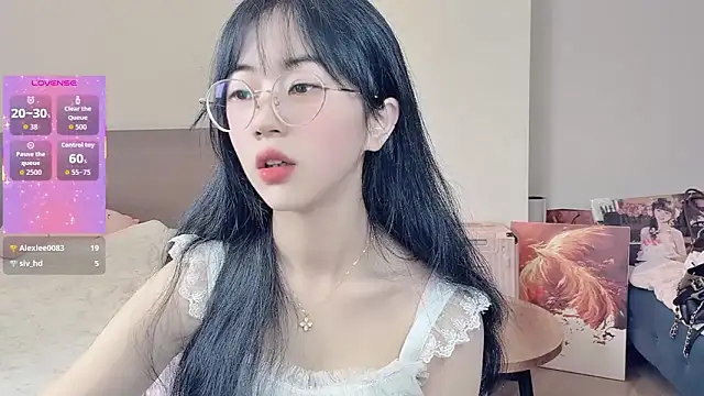 nini a online show from February 13, 5:47 am