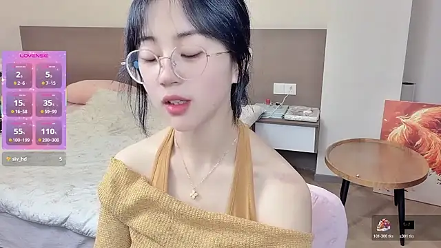 nini a online show from March 17, 9:12 am