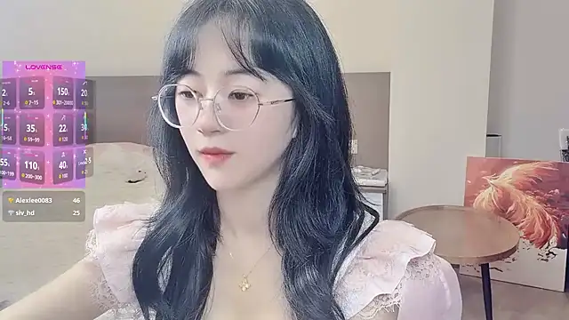 Snapshot of nini_a chatting on April 11, 11:36 am nini a online show from April 11, 11:36 am