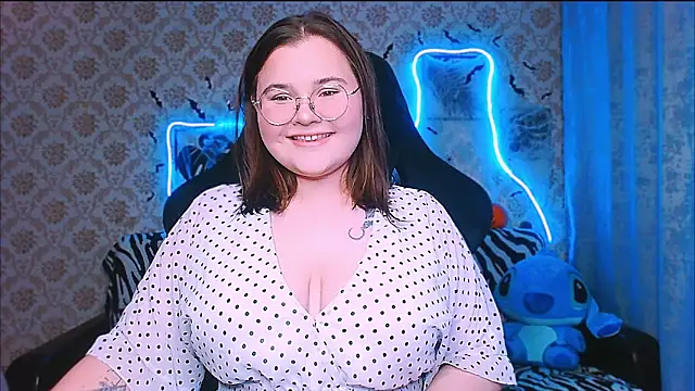 InLoveWithLife26 online show from October 26, 6:03 pm