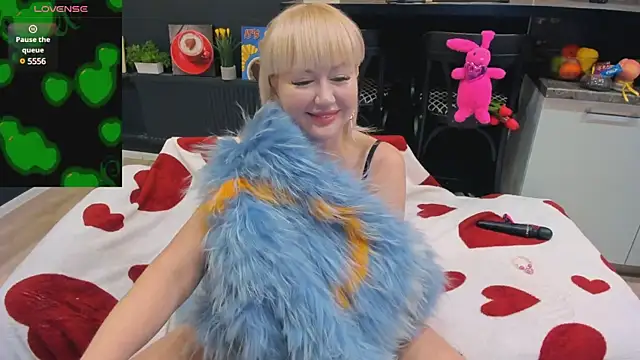 Snapshot of FlirtyMary chatting on February 15, 1:10 am FlirtyMary online show from February 15, 1:10 am