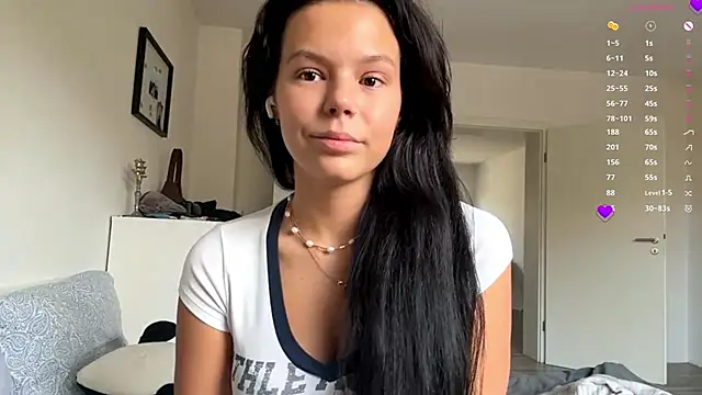 Snapshot of MaydaCornwall chatting on November 8, 9:09 am MaydaCornwall online show from November 8, 9:09 am