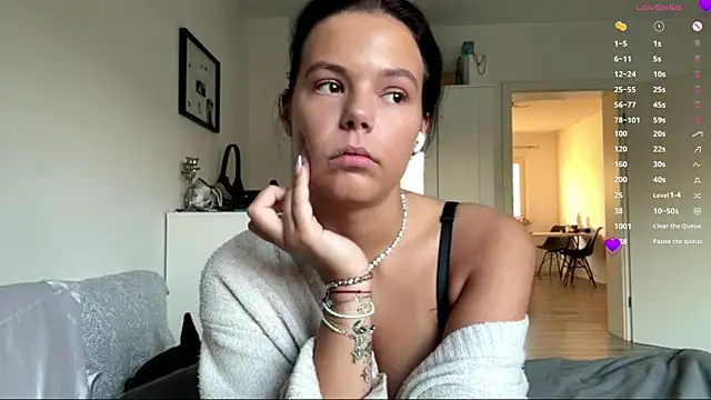 Snapshot of MaydaCornwall chatting on November 22, 8:02 am MaydaCornwall online show from November 22, 8:02 am