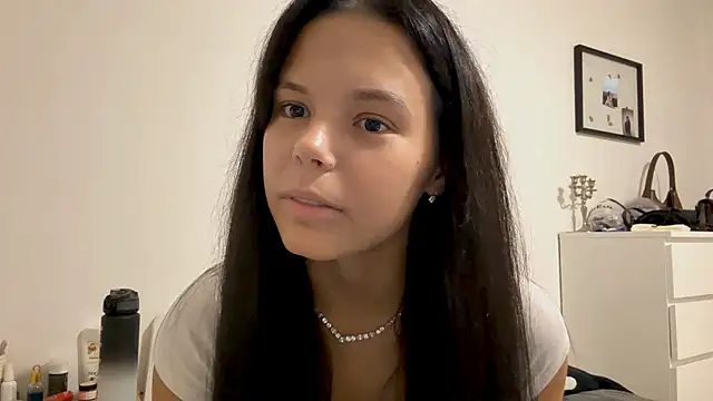 Snapshot of MaydaCornwall chatting on December 2, 4:13 pm MaydaCornwall online show from December 2, 4:13 pm