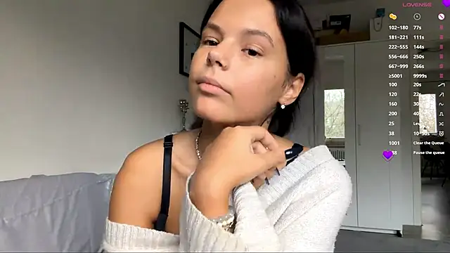 Snapshot of MaydaCornwall chatting on December 5, 8:01 am MaydaCornwall online show from December 5, 8:01 am