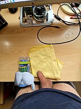 Snapshot of flirt_23 chatting on December 4, 9:40 am flirt 23 online show from December 4, 9:40 am