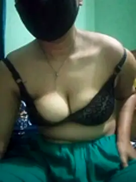 Snapshot of Maria_Mahi chatting on December 18, 3:23 am Maria Mahi online show from December 18, 3:23 am