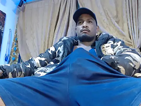 Snapshot of ElCaballeroNegro24 chatting on October 22, 11:26 pm ElCaballeroNegro24 online show from October 22, 11:26 pm