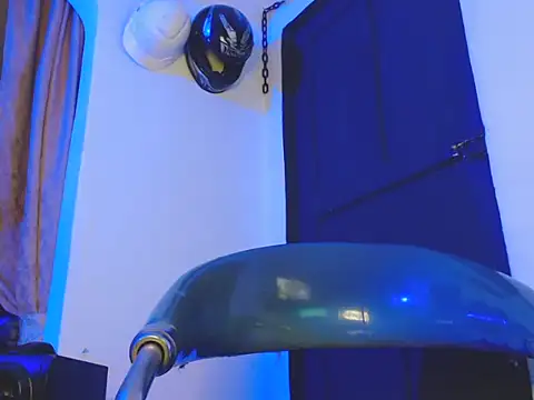 Snapshot of ElCaballeroNegro24 chatting on December 5, 4:21 am ElCaballeroNegro24 online show from December 5, 4:21 am