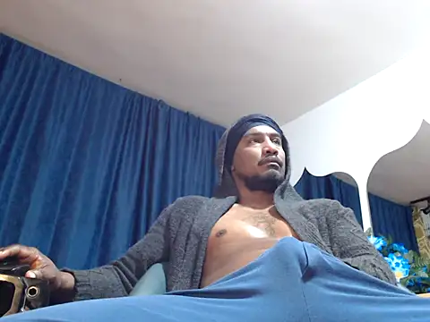 Snapshot of ElCaballeroNegro24 chatting on December 18, 1:44 am ElCaballeroNegro24 online show from December 18, 1:44 am