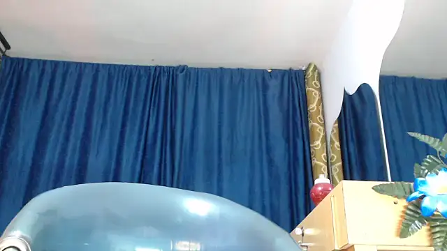 Snapshot of ElCaballeroNegro24 chatting on December 21, 4:25 pm ElCaballeroNegro24 online show from December 21, 4:25 pm