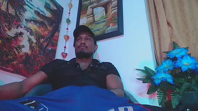 Snapshot of ElCaballeroNegro24 chatting on January 6, 11:07 pm ElCaballeroNegro24 online show from January 6, 11:07 pm