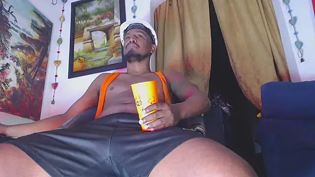 Snapshot of ElCaballeroNegro24 chatting on January 14, 4:45 pm ElCaballeroNegro24 online show from January 14, 4:45 pm