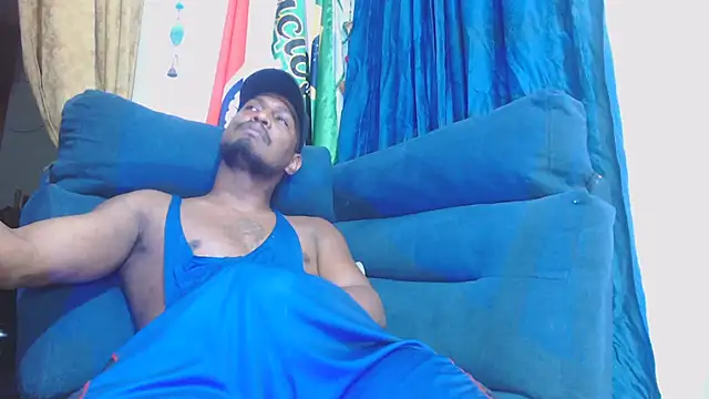 Snapshot of ElCaballeroNegro24 chatting on February 3, 3:37 am ElCaballeroNegro24 online show from February 3, 3:37 am