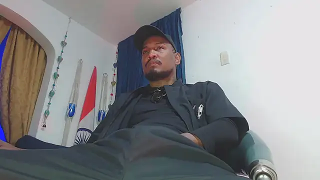 Snapshot of ElCaballeroNegro24 chatting on February 13, 1:45 am ElCaballeroNegro24 online show from February 13, 1:45 am