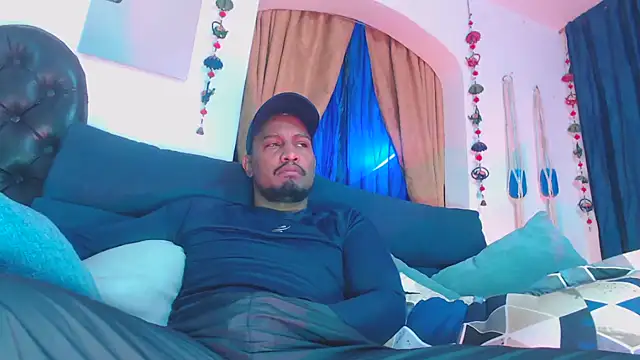 Snapshot of ElCaballeroNegro24 chatting on February 19, 3:08 pm ElCaballeroNegro24 online show from February 19, 3:08 pm