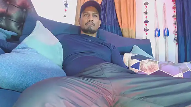 Snapshot of ElCaballeroNegro24 chatting on February 20, 1:44 pm ElCaballeroNegro24 online show from February 20, 1:44 pm