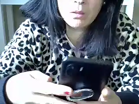 Snapshot of ITALIANASISIXX chatting on November 10, 10:14 am ITALIANASISIXX online show from November 10, 10:14 am