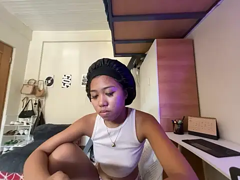 PinayLina18 online show from June 9, 3:40 am